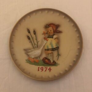Goebel Hummel 1974 Decorative Plate Girl with Geese Porcelain Bas Relief